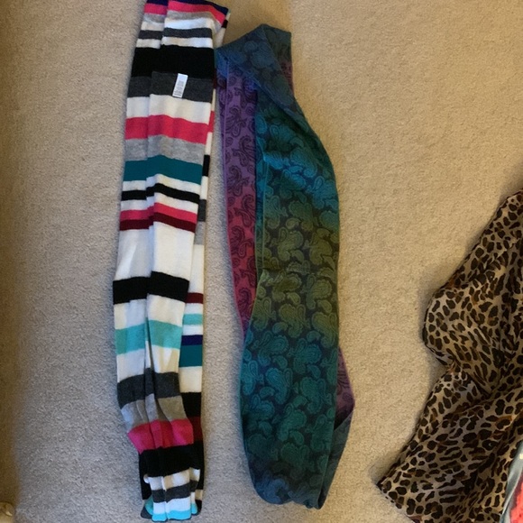 Bundle of infinity scarfs - Picture 2 of 4
